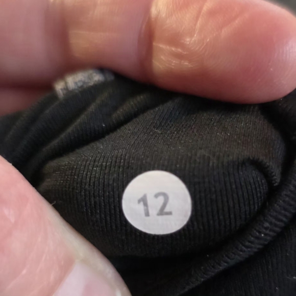 Lululemon Athletica Black and Gray Capri Leggings (YLEG8) - Picture 6 of 9